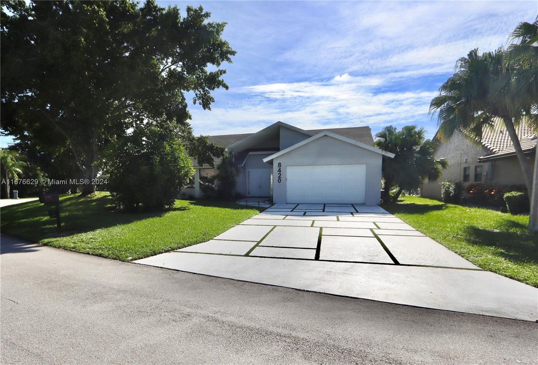 For Sale: $970,000 (3 beds, 2 baths, 2322 Square Feet)