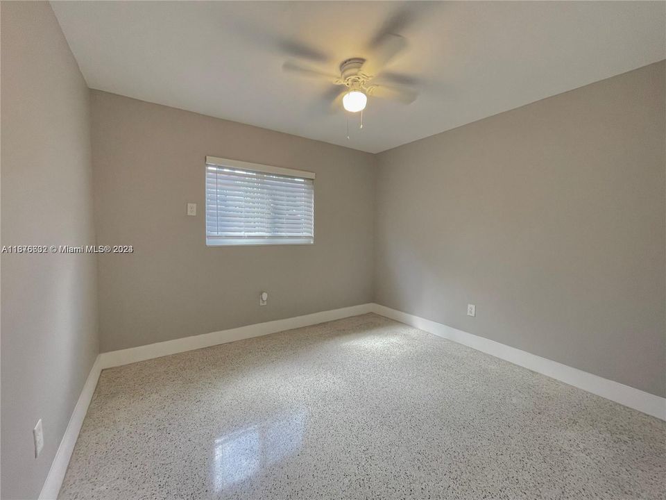 For Rent: $2,250 (2 beds, 1 baths, 900 Square Feet)