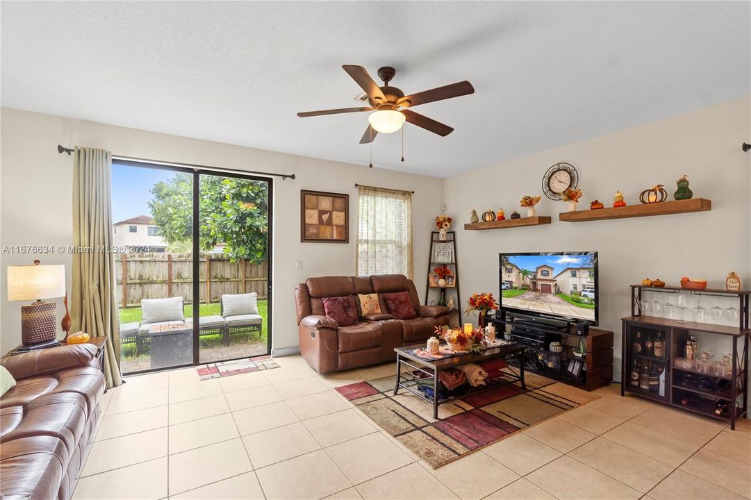 For Sale: $449,000 (3 beds, 2 baths, 1616 Square Feet)