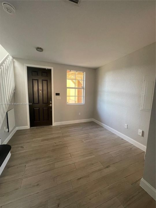 For Rent: $2,850 (3 beds, 2 baths, 1379 Square Feet)