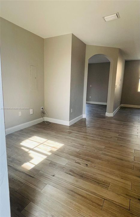 For Rent: $2,850 (3 beds, 2 baths, 1379 Square Feet)