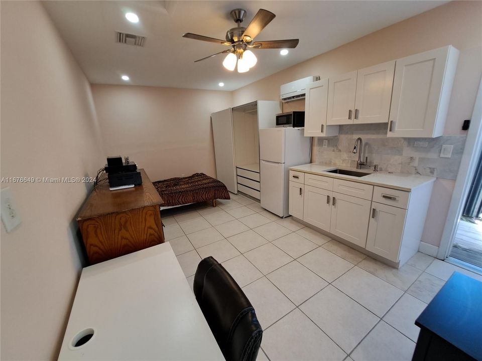 For Rent: $1,250 (0 beds, 1 baths, 1188 Square Feet)