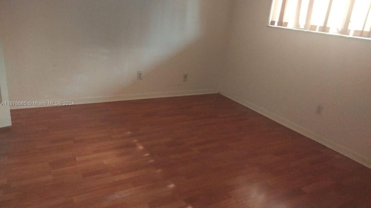 For Sale: $129,000 (2 beds, 2 baths, 880 Square Feet)