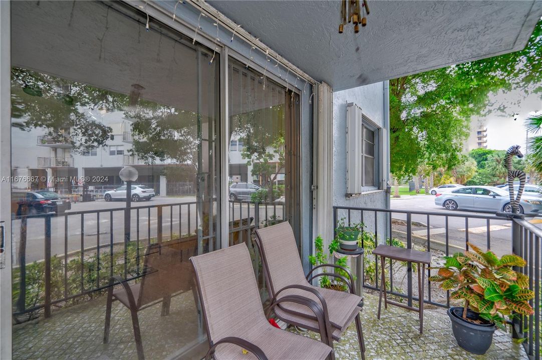 For Sale: $249,000 (2 beds, 2 baths, 1050 Square Feet)