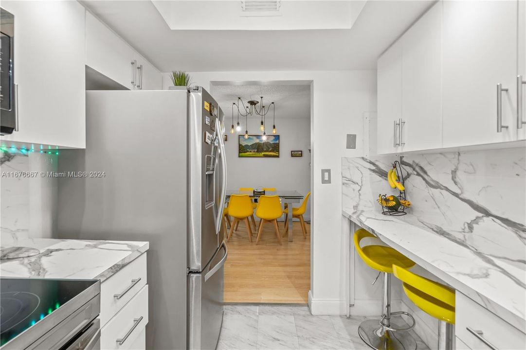 For Sale: $249,000 (2 beds, 2 baths, 1050 Square Feet)