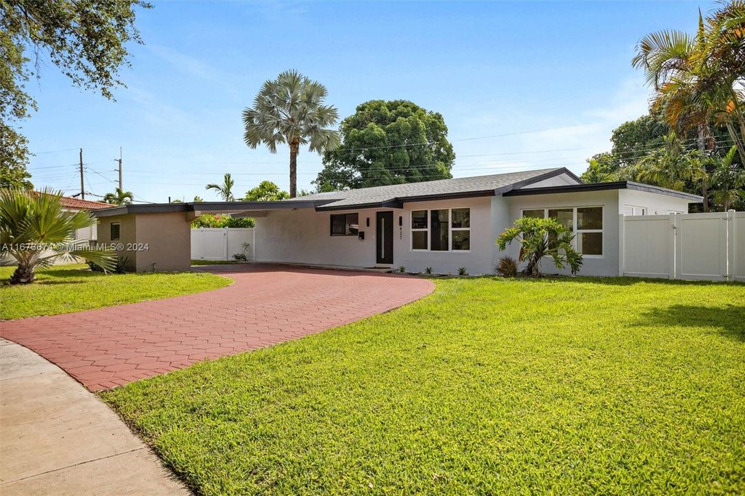 For Sale: $765,000 (3 beds, 2 baths, 1596 Square Feet)