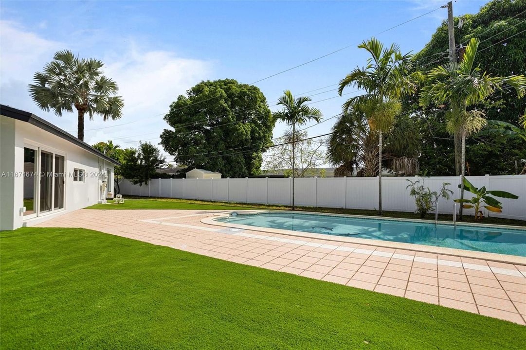 En Venta: $765,000 (3 camas, 2 baños, 1596 Pies cuadrados)