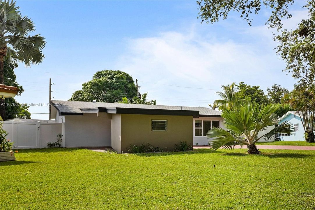 For Sale: $765,000 (3 beds, 2 baths, 1596 Square Feet)