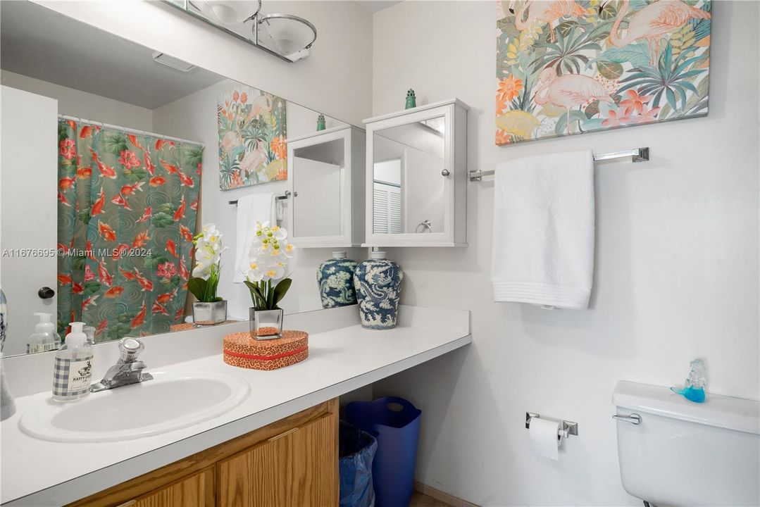 For Sale: $749,000 (2 beds, 2 baths, 1029 Square Feet)