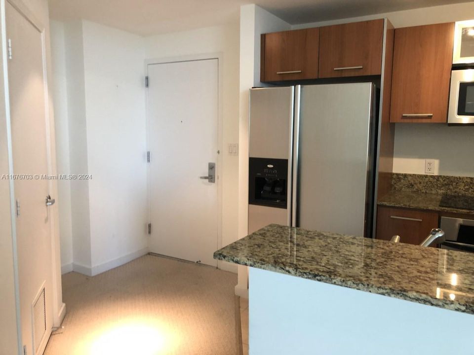 For Sale: $359,000 (1 beds, 1 baths, 657 Square Feet)