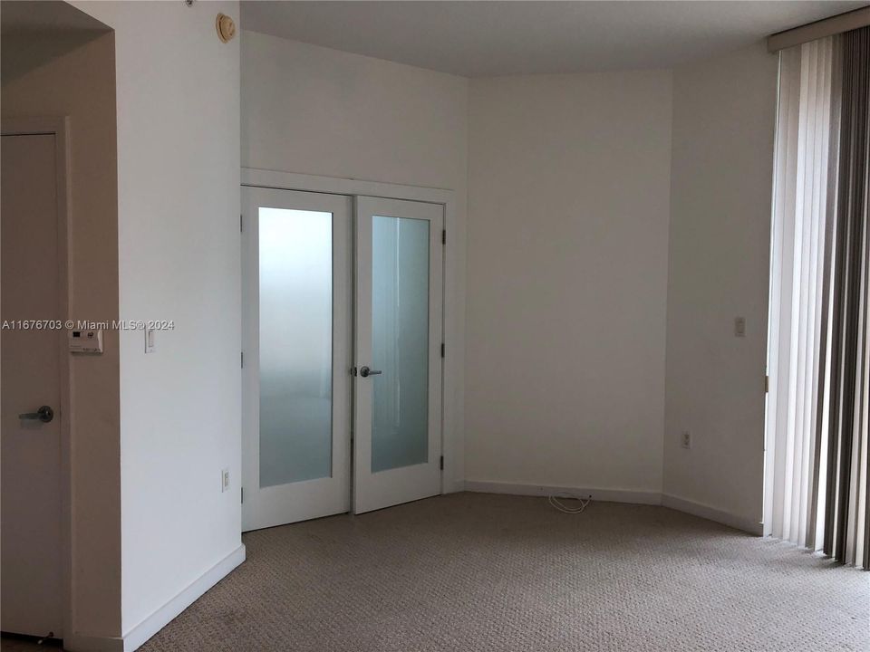 For Sale: $359,000 (1 beds, 1 baths, 657 Square Feet)