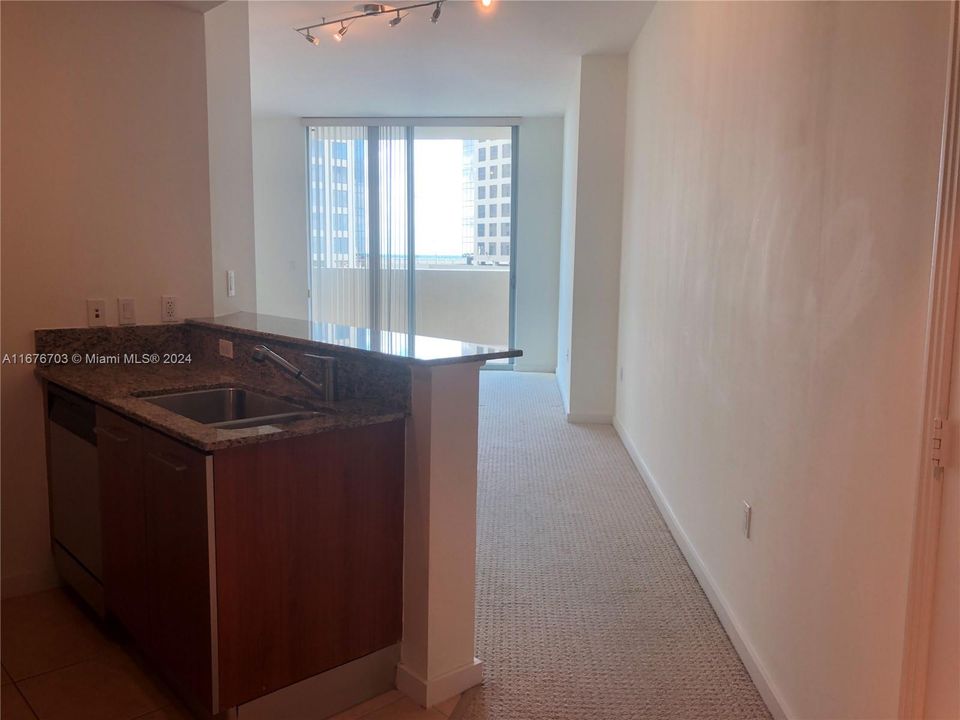 For Sale: $359,000 (1 beds, 1 baths, 657 Square Feet)