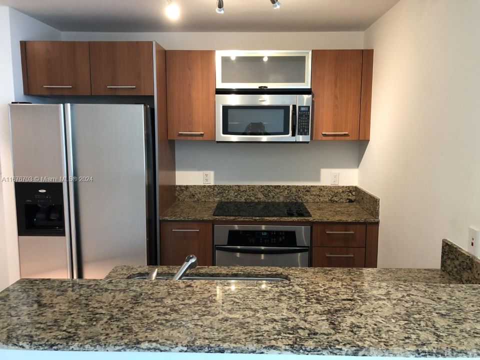 For Sale: $359,000 (1 beds, 1 baths, 657 Square Feet)