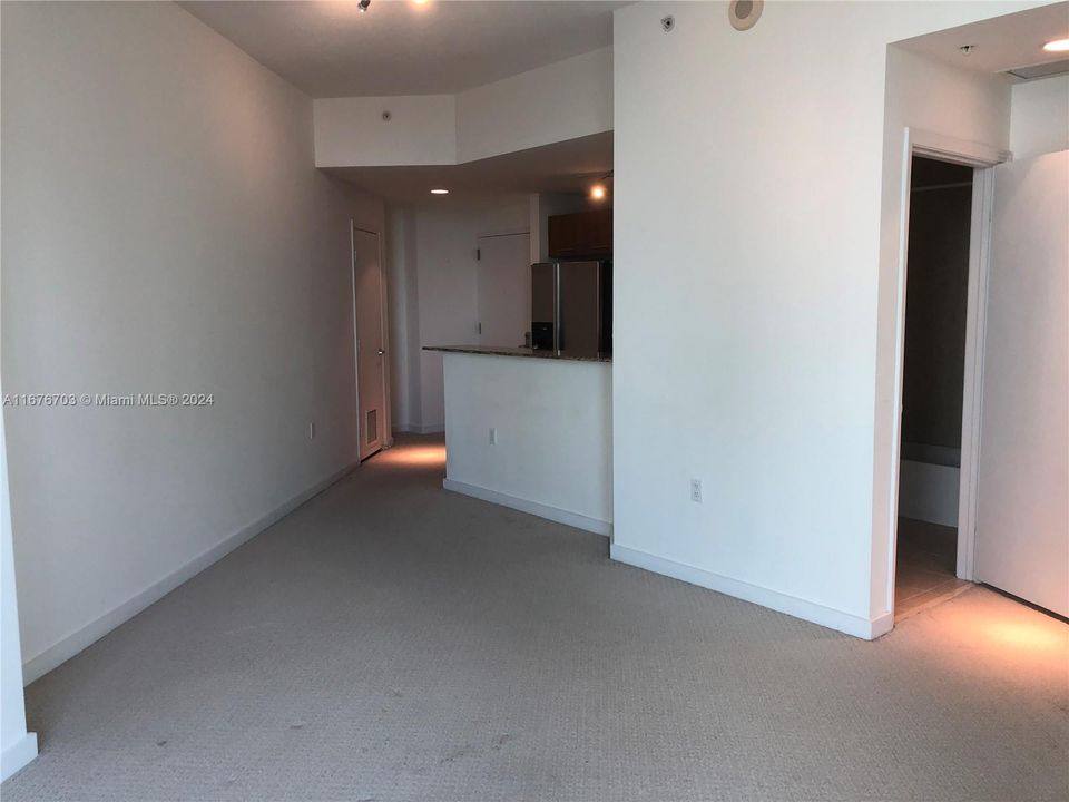 For Sale: $359,000 (1 beds, 1 baths, 657 Square Feet)