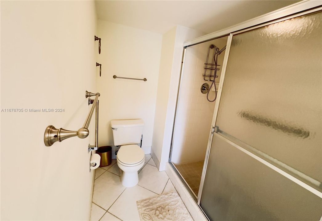 Active With Contract: $2,200 (2 beds, 2 baths, 1207 Square Feet)