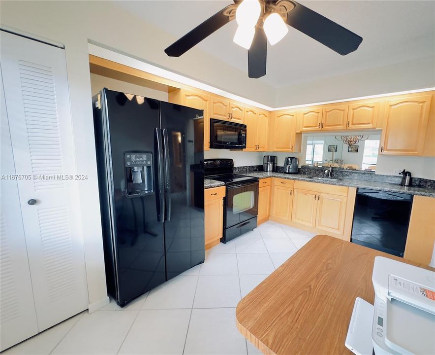 Active With Contract: $2,200 (2 beds, 2 baths, 1207 Square Feet)