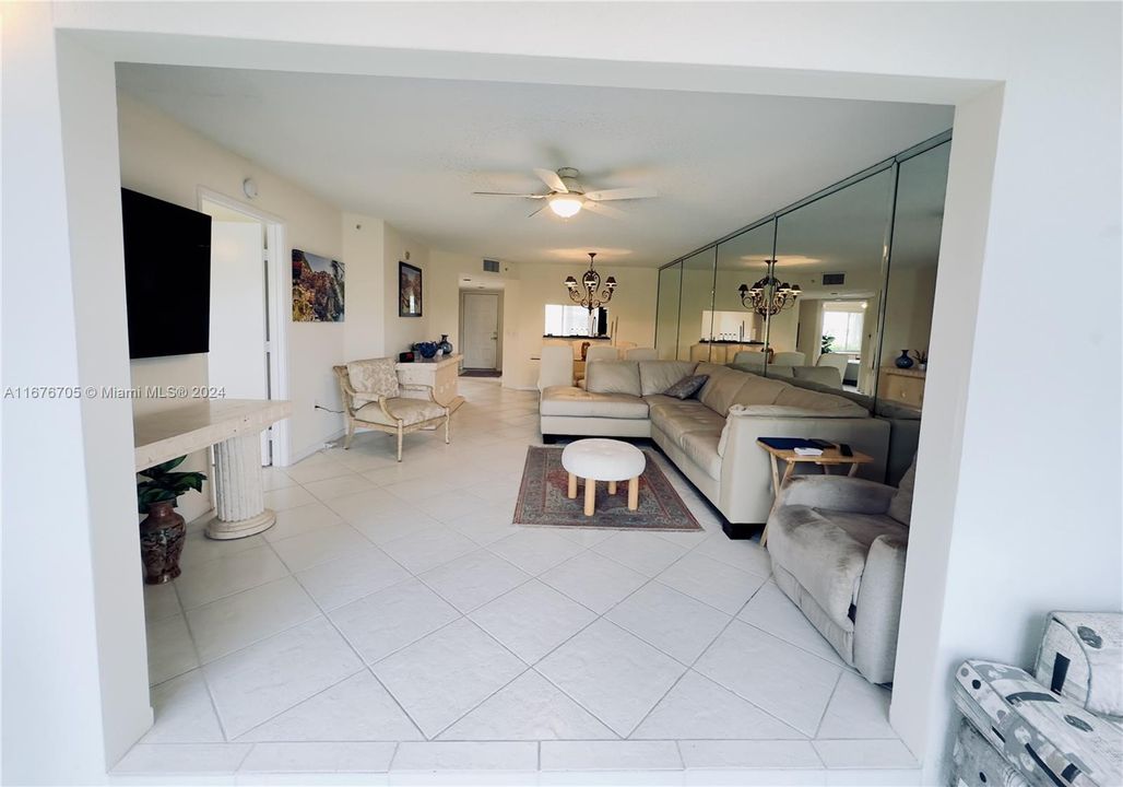 Active With Contract: $2,200 (2 beds, 2 baths, 1207 Square Feet)