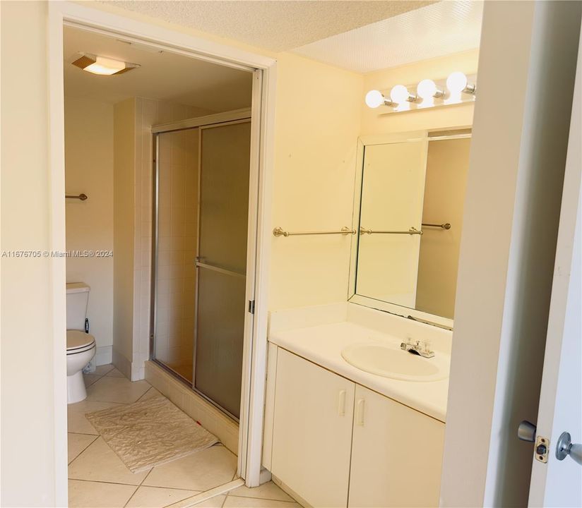 Active With Contract: $2,200 (2 beds, 2 baths, 1207 Square Feet)