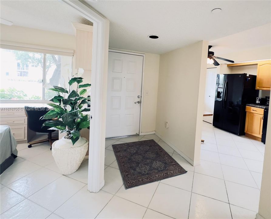 Active With Contract: $2,200 (2 beds, 2 baths, 1207 Square Feet)