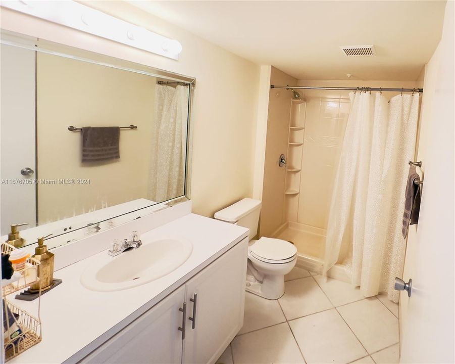 Active With Contract: $2,200 (2 beds, 2 baths, 1207 Square Feet)