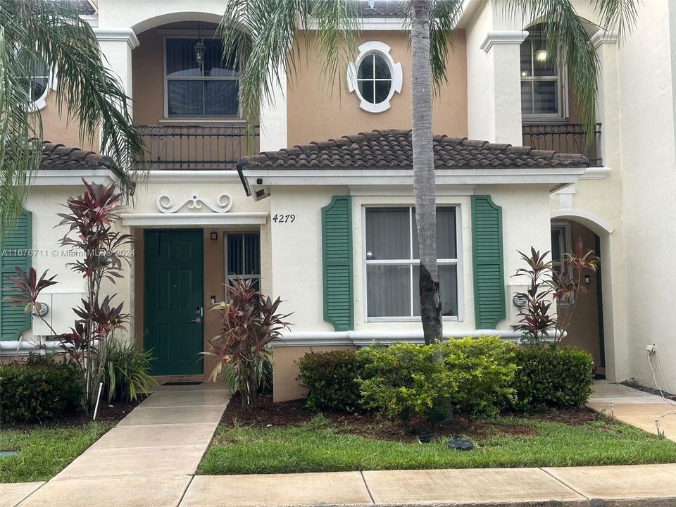 For Sale: $360,000 (3 beds, 3 baths, 1428 Square Feet)