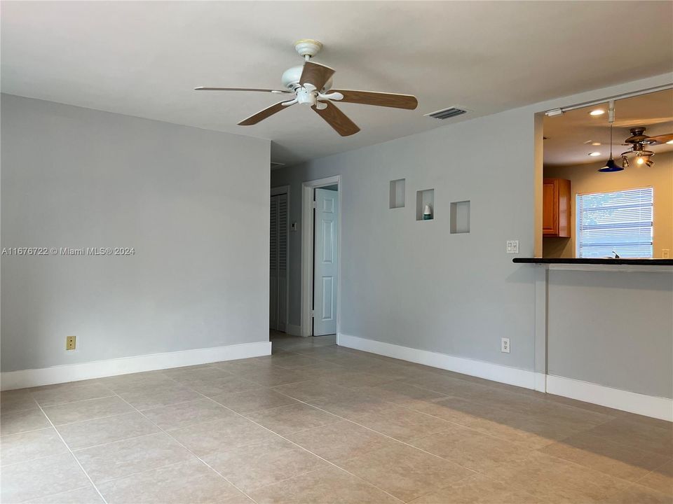 For Rent: $3,000 (3 beds, 2 baths, 975 Square Feet)