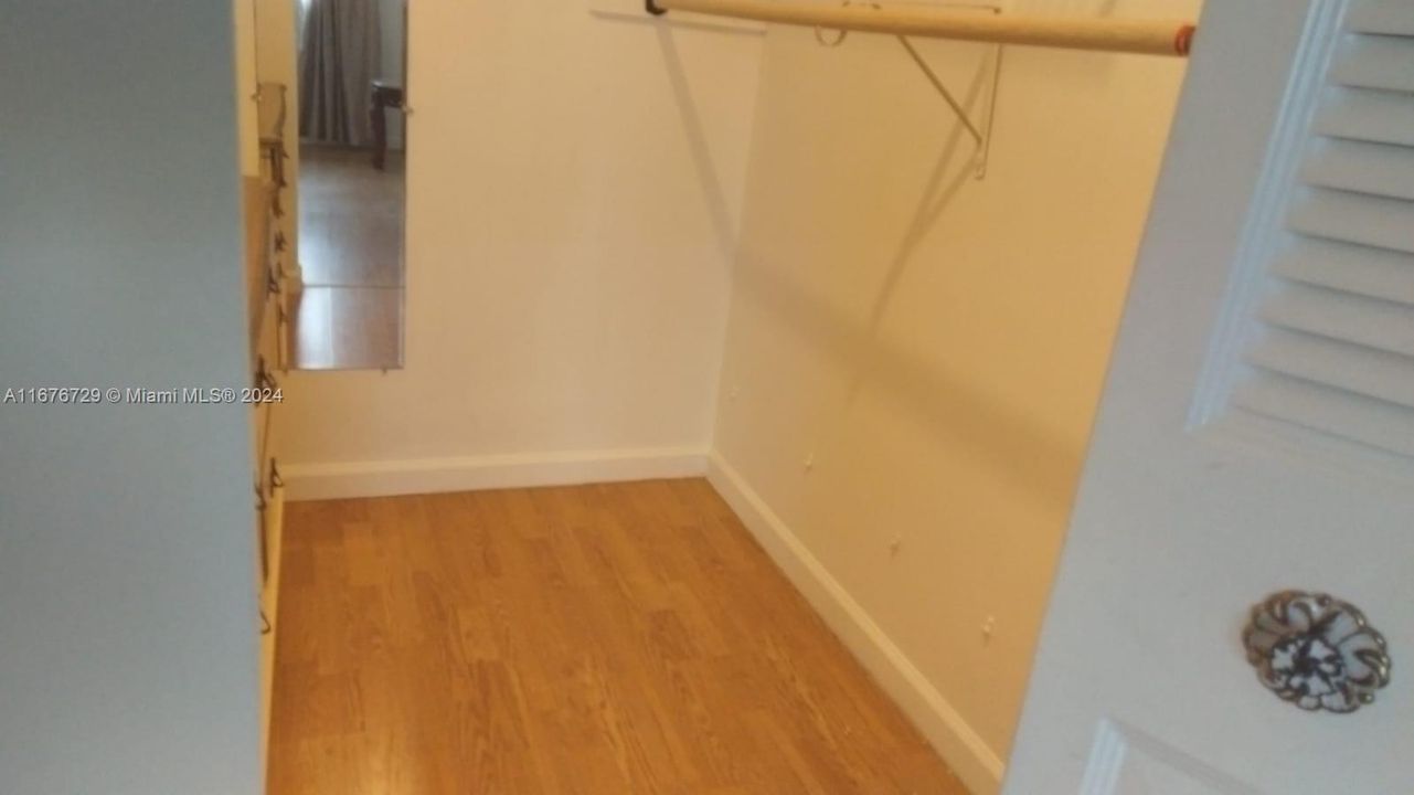 For Sale: $144,000 (2 beds, 2 baths, 880 Square Feet)