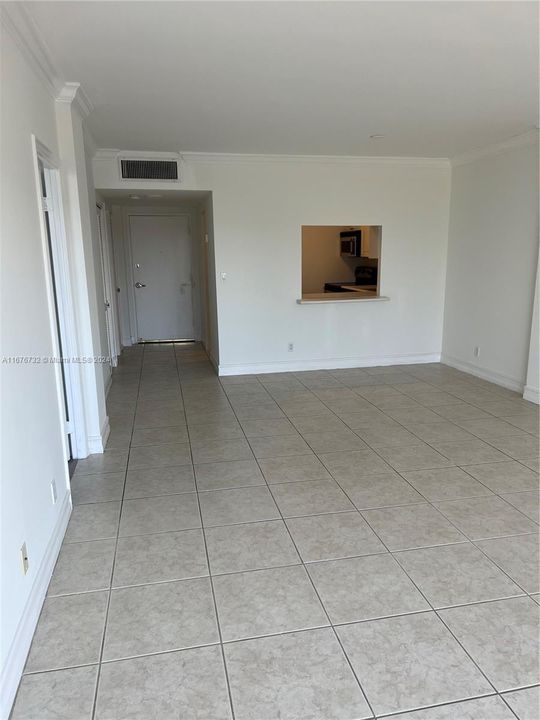 For Rent: $2,250 (1 beds, 1 baths, 827 Square Feet)