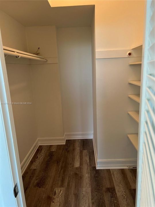 For Rent: $2,250 (1 beds, 1 baths, 827 Square Feet)