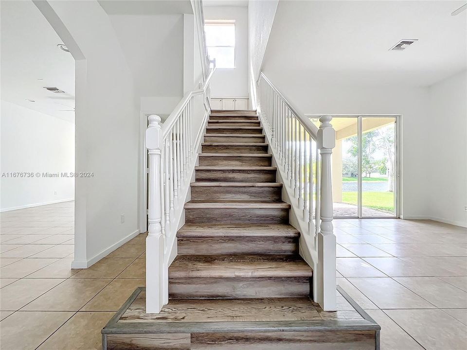 Recently Sold: $529,999 (5 beds, 4 baths, 3502 Square Feet)