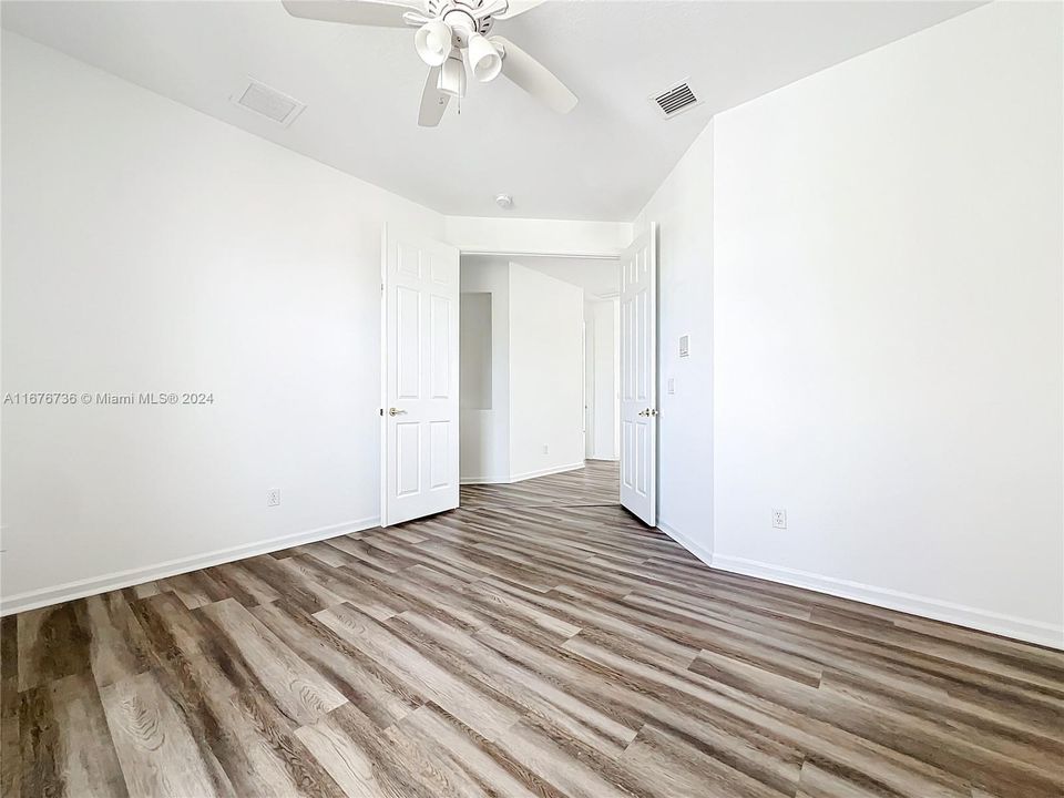 Recently Sold: $529,999 (5 beds, 4 baths, 3502 Square Feet)