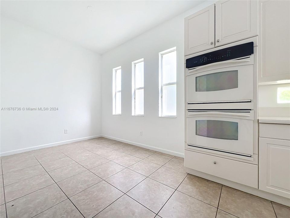 Recently Sold: $529,999 (5 beds, 4 baths, 3502 Square Feet)