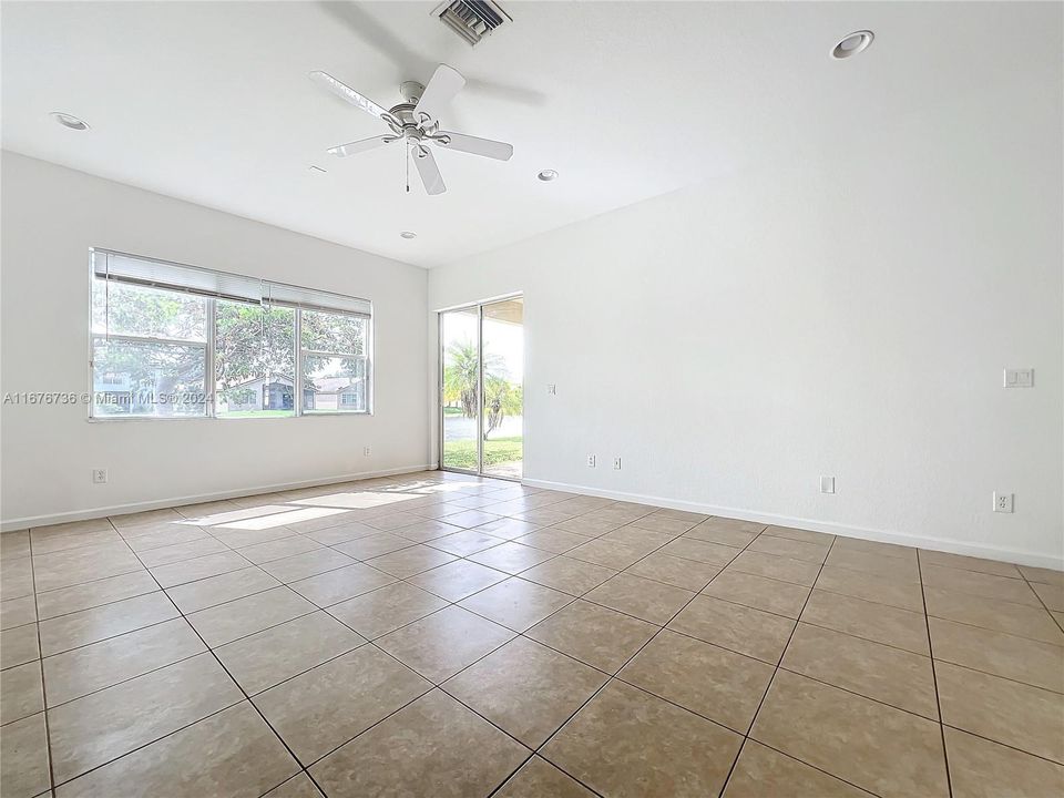 Recently Sold: $529,999 (5 beds, 4 baths, 3502 Square Feet)