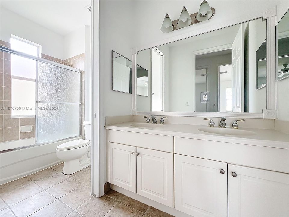 Recently Sold: $529,999 (5 beds, 4 baths, 3502 Square Feet)