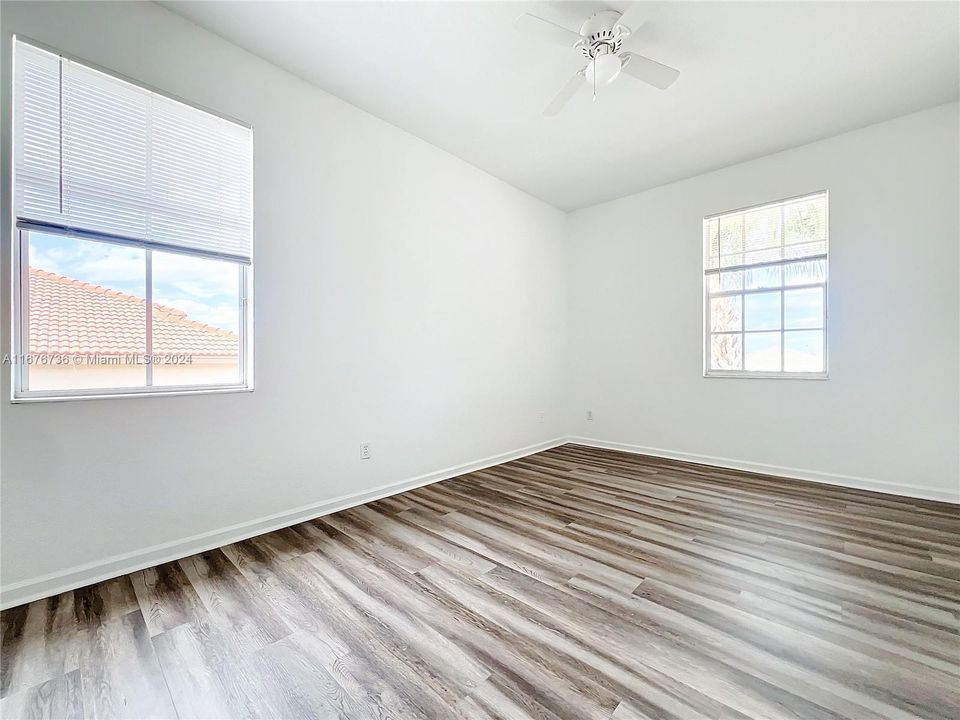 Recently Sold: $529,999 (5 beds, 4 baths, 3502 Square Feet)