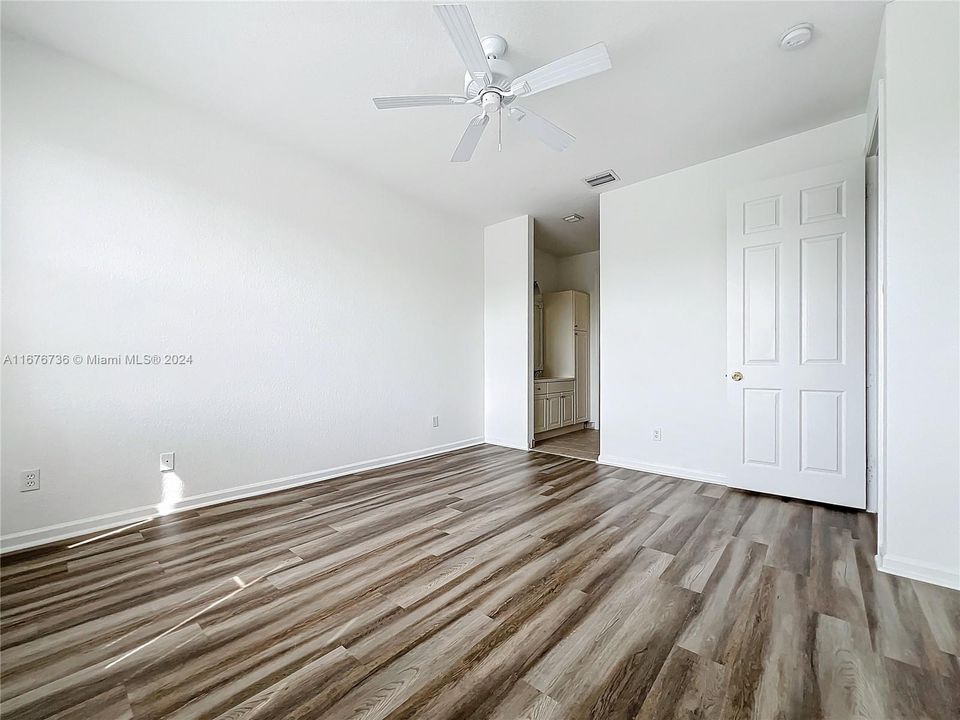 Recently Sold: $529,999 (5 beds, 4 baths, 3502 Square Feet)