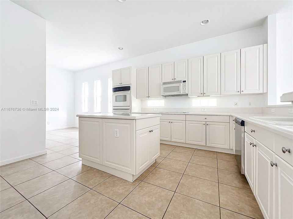 Recently Sold: $529,999 (5 beds, 4 baths, 3502 Square Feet)