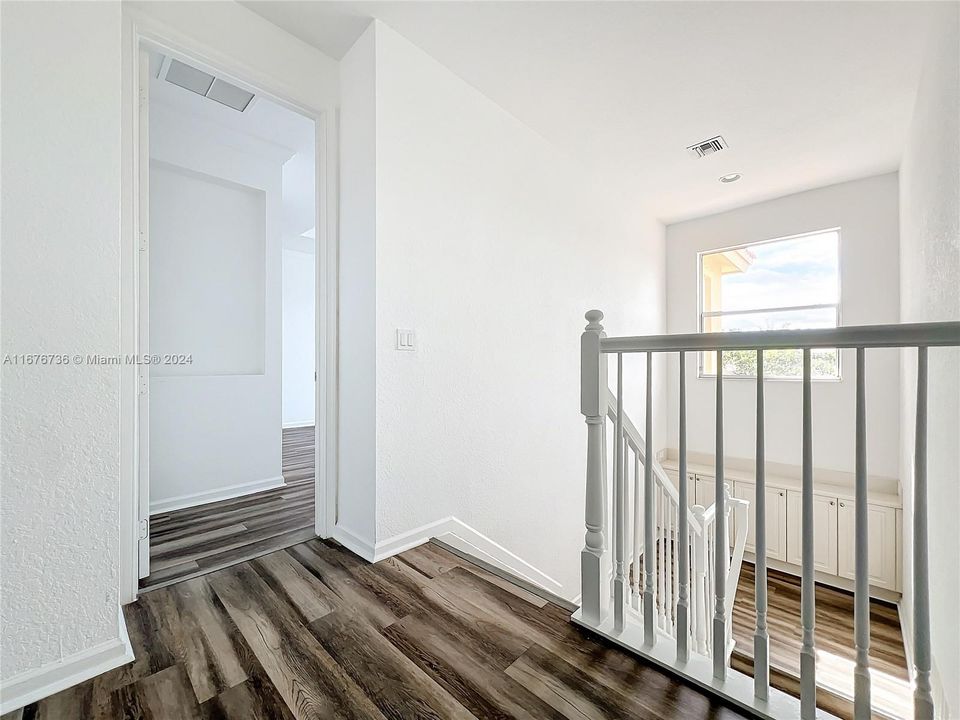 Recently Sold: $529,999 (5 beds, 4 baths, 3502 Square Feet)