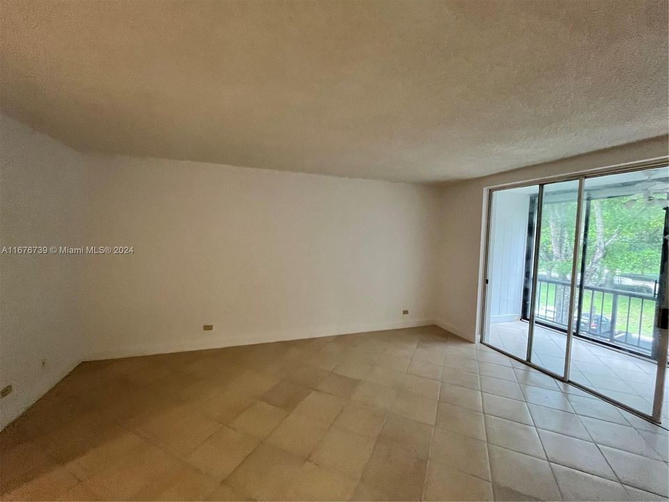 For Rent: $1,600 (1 beds, 1 baths, 800 Square Feet)