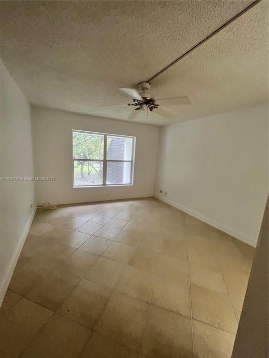 For Rent: $1,600 (1 beds, 1 baths, 800 Square Feet)