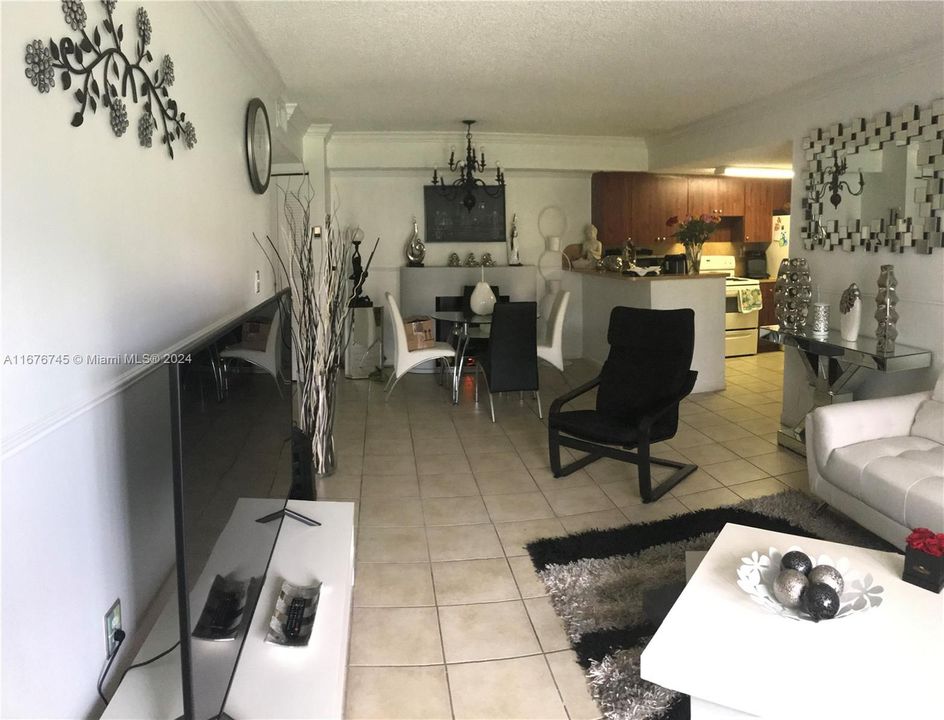 For Rent: $2,250 (2 beds, 2 baths, 945 Square Feet)