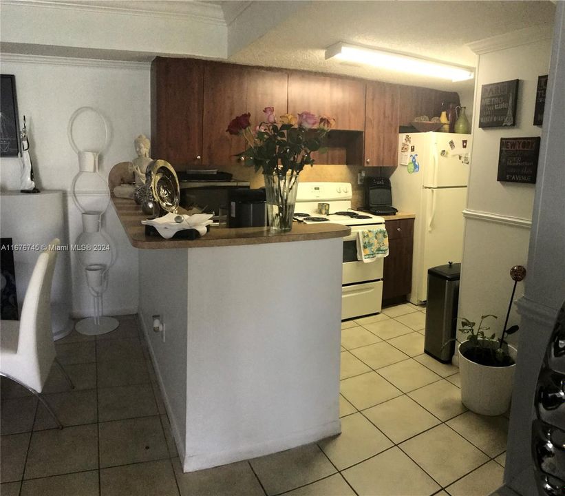 For Rent: $2,250 (2 beds, 2 baths, 945 Square Feet)