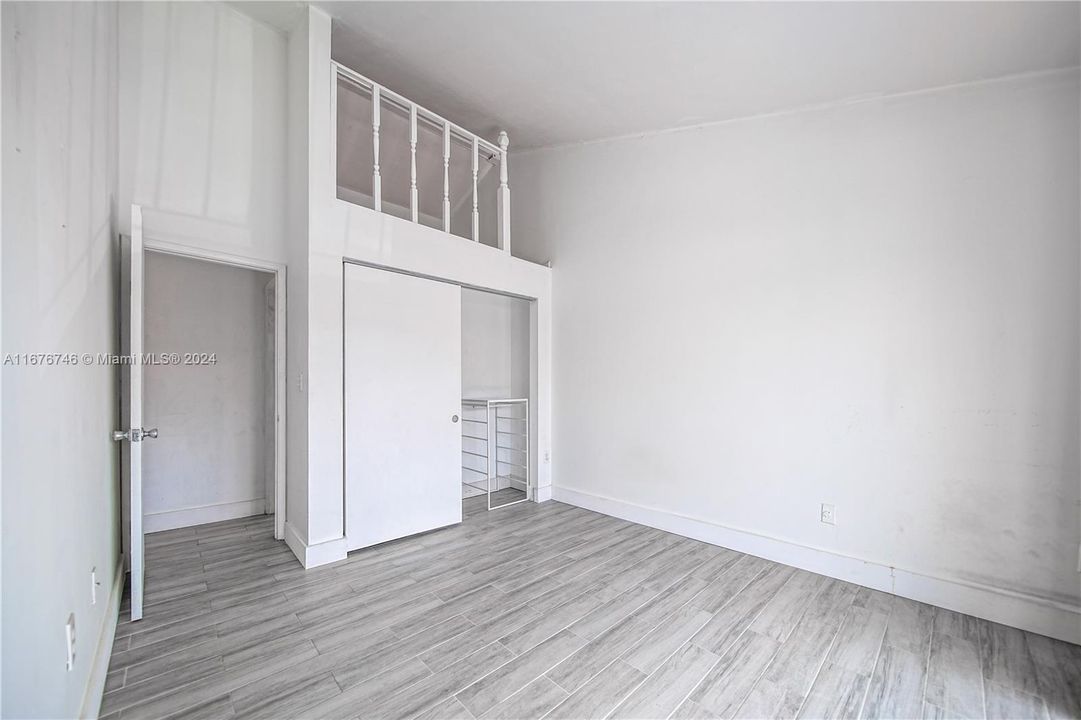 For Sale: $289,000 (1 beds, 1 baths, 669 Square Feet)