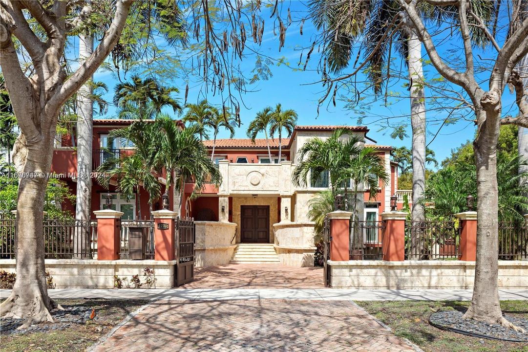 For Sale: $6,600,000 (6 beds, 6 baths, 7534 Square Feet)