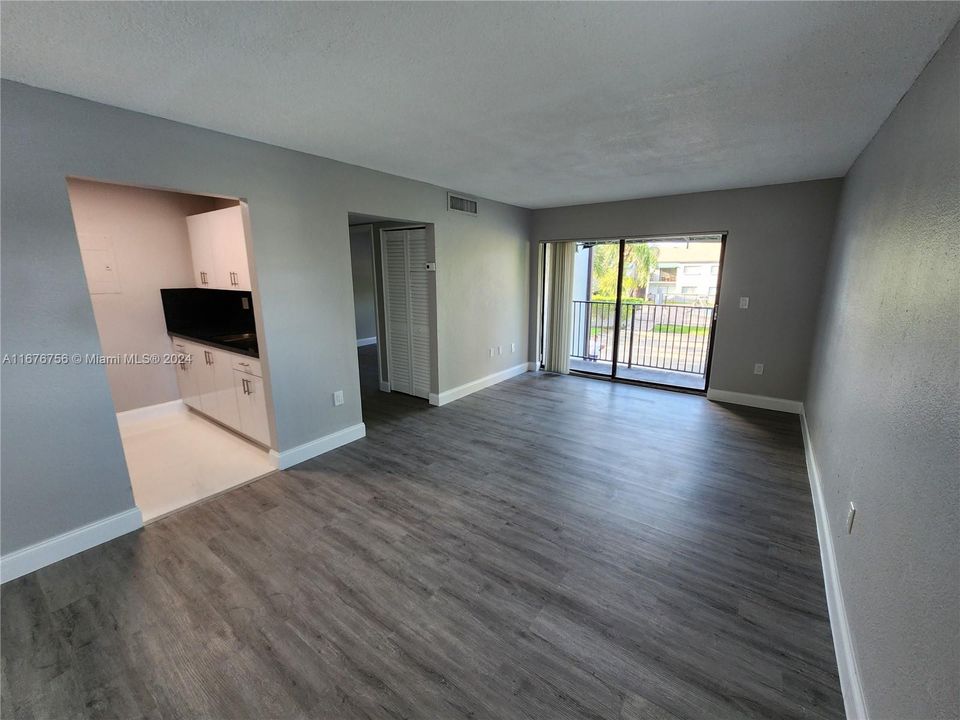 For Rent: $1,900 (1 beds, 1 baths, 583 Square Feet)