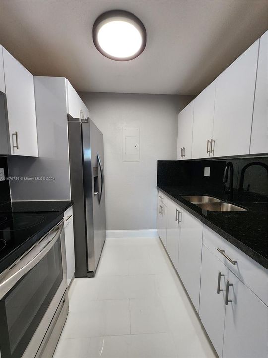 For Rent: $1,900 (1 beds, 1 baths, 583 Square Feet)