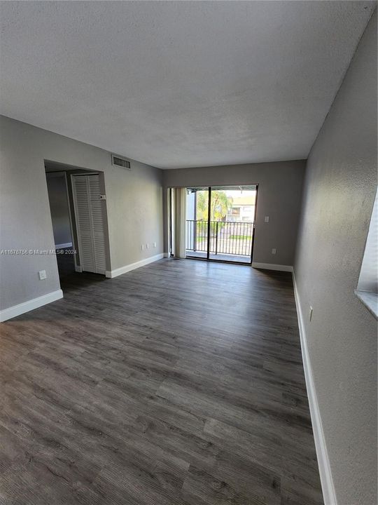 For Rent: $1,900 (1 beds, 1 baths, 583 Square Feet)