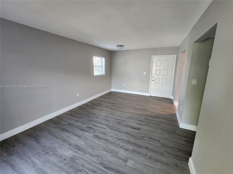 For Rent: $1,900 (1 beds, 1 baths, 583 Square Feet)