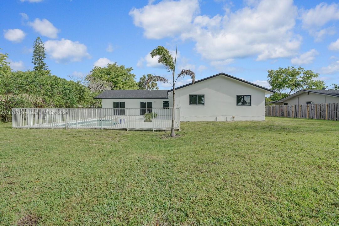 For Sale: $835,000 (4 beds, 2 baths, 1714 Square Feet)