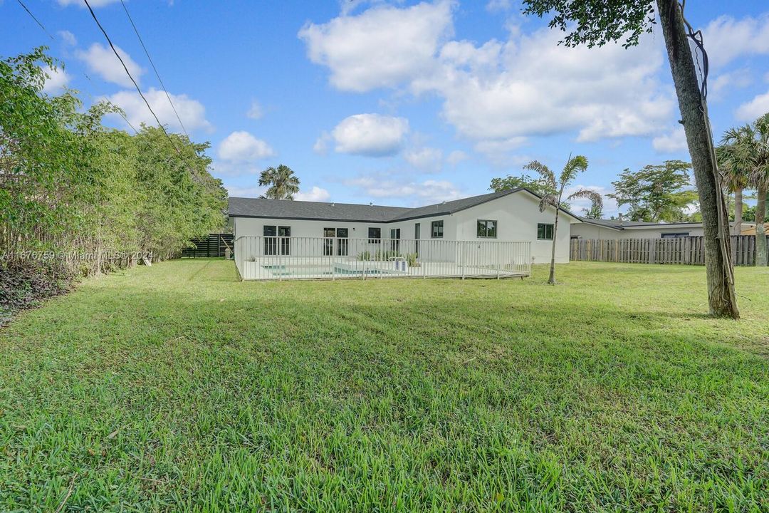 For Sale: $835,000 (4 beds, 2 baths, 1714 Square Feet)